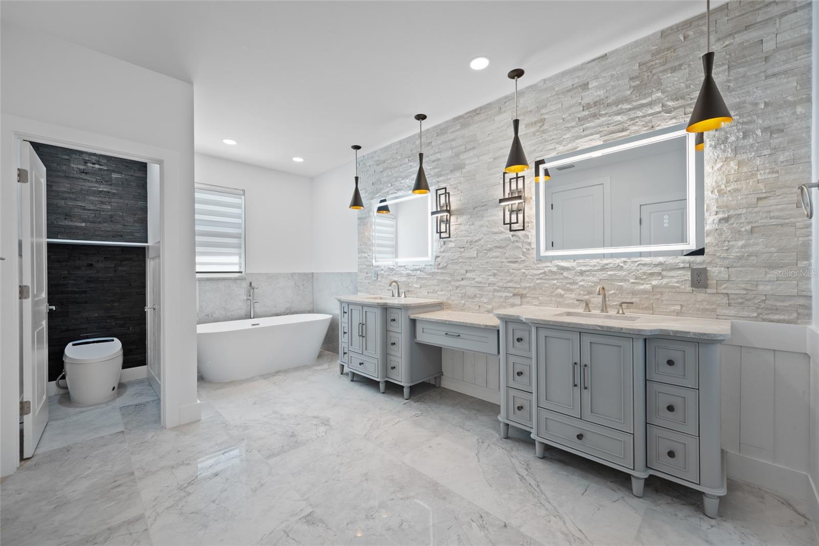 Image 61 of 100 For 3426 Channelside Court