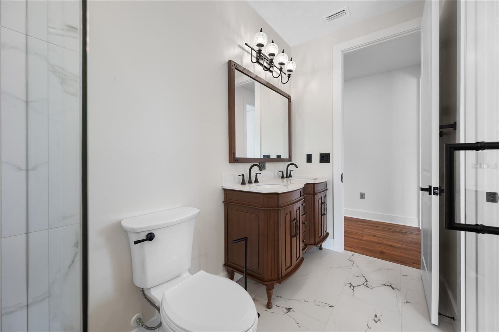 Image 83 of 100 For 3426 Channelside Court