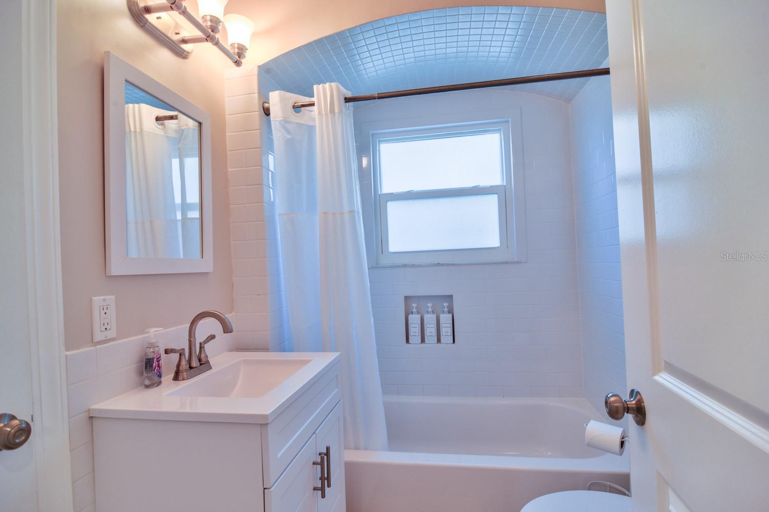 Image 10 of 53 For 15565 Gulf Boulevard
