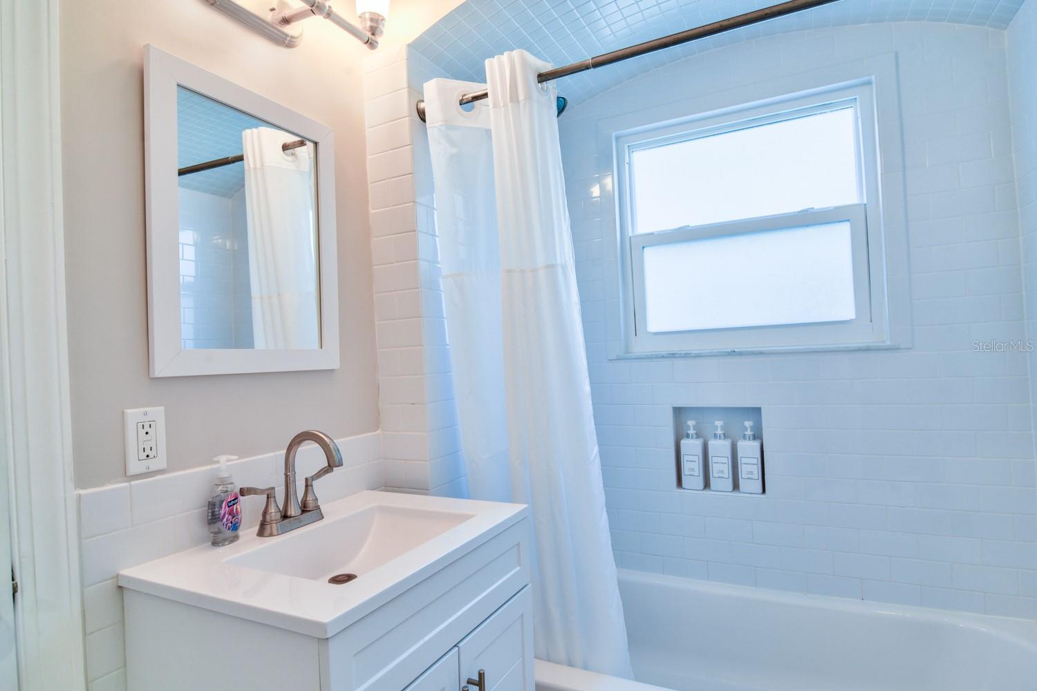 Image 11 of 53 For 15565 Gulf Boulevard