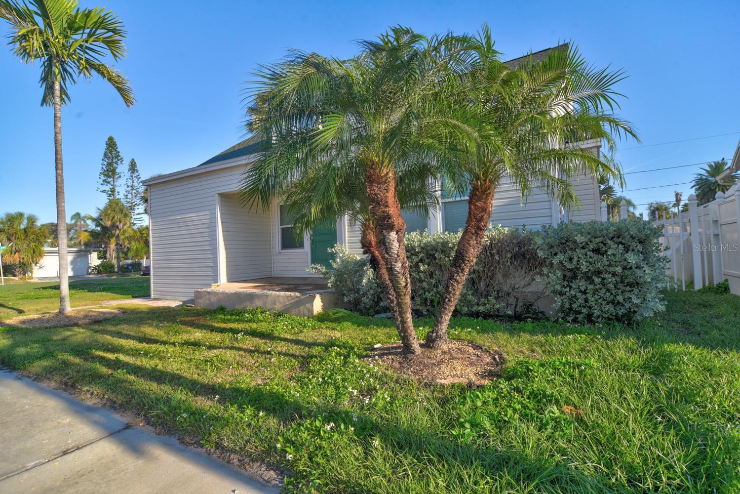 Image 3 of 53 For 15565 Gulf Boulevard