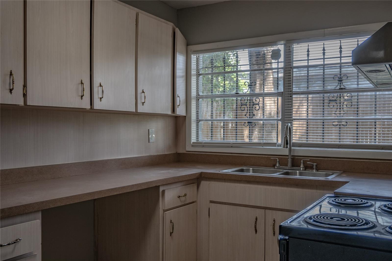 Image 10 of 31 For 14341 Delmar Street