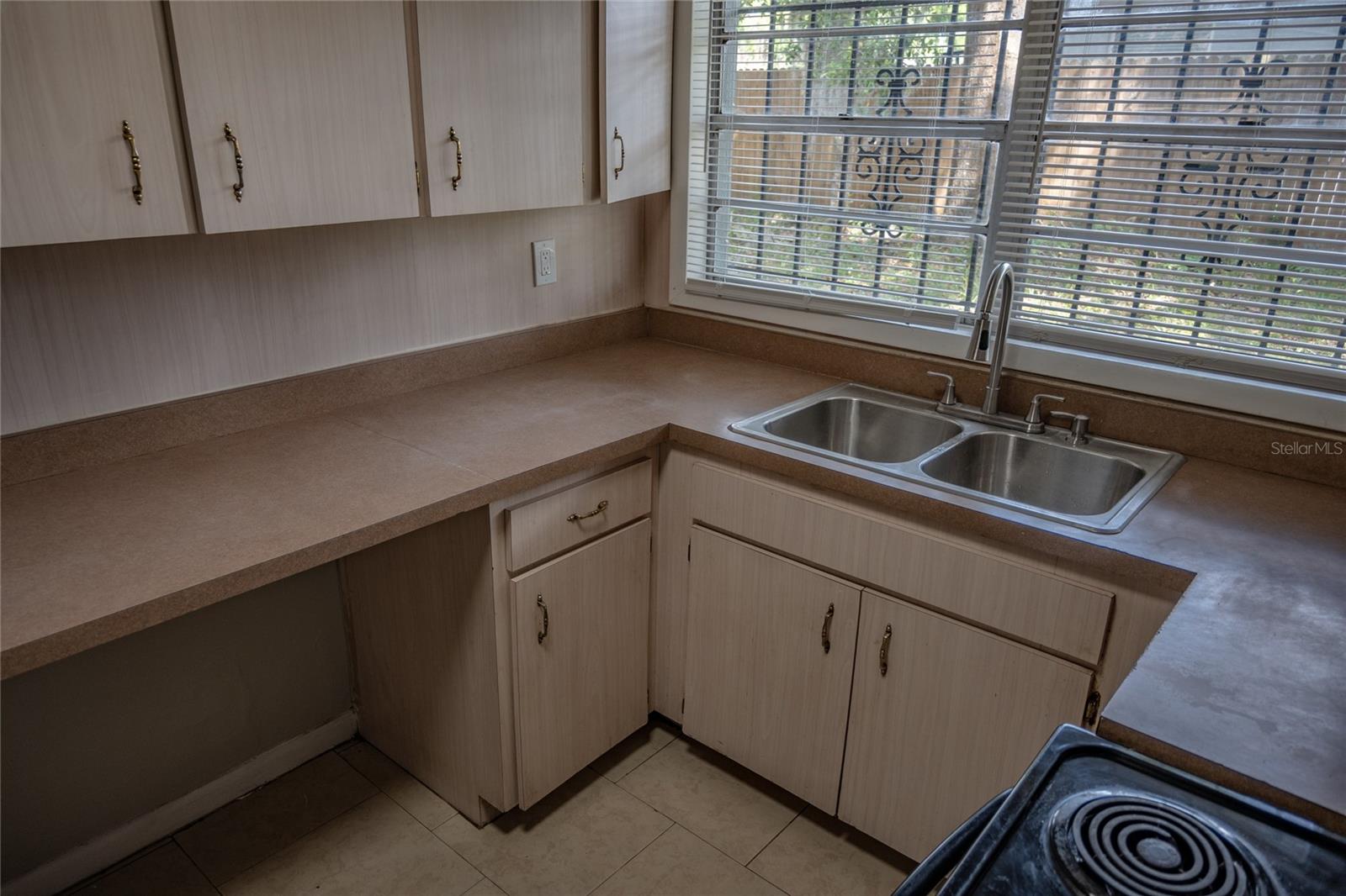 Image 11 of 31 For 14341 Delmar Street