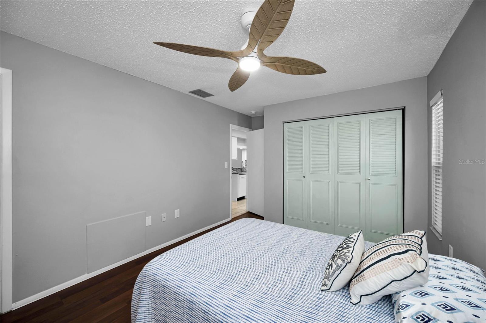 Listing photo id 16 for 859 Oxford Court