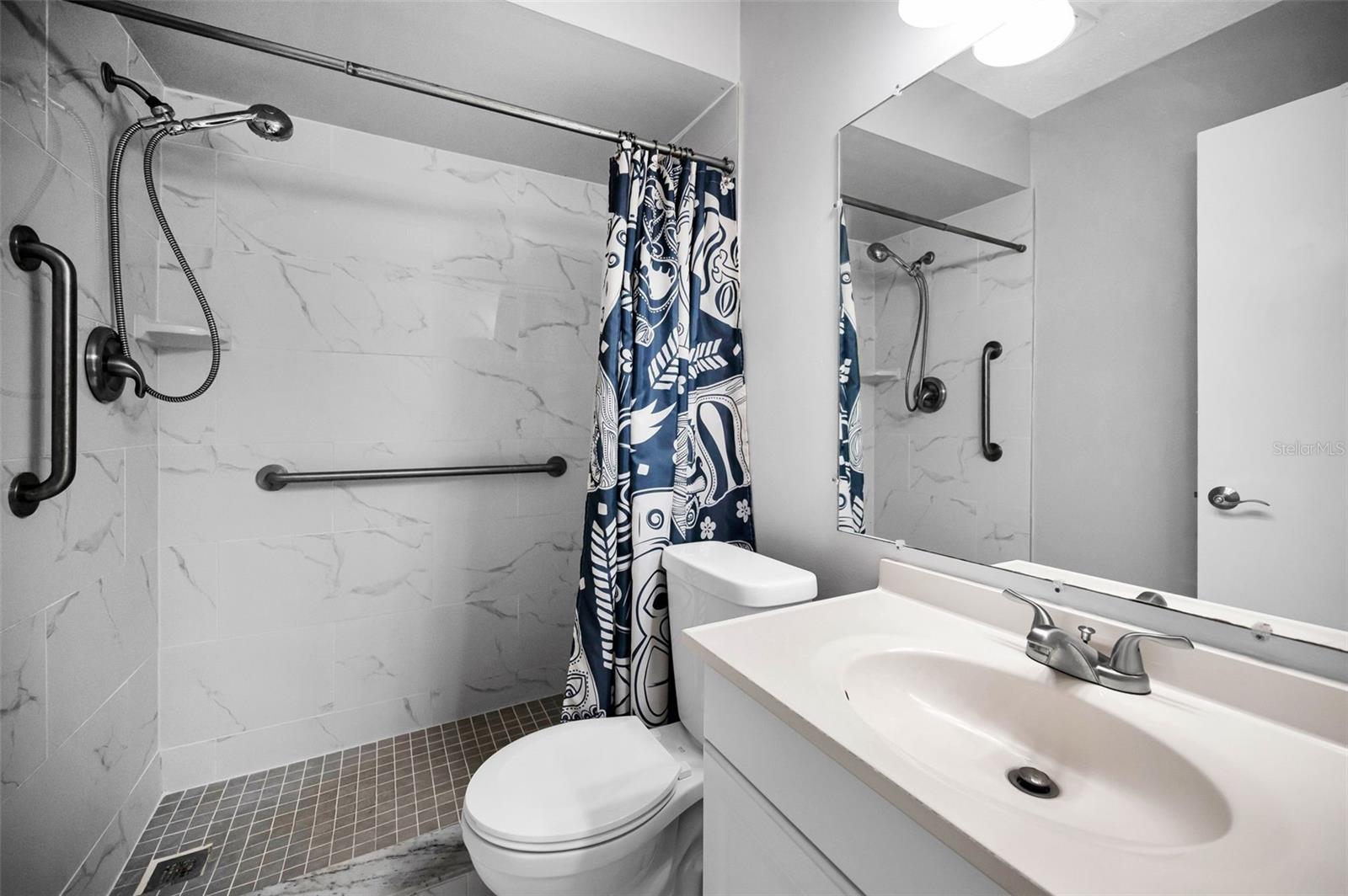 Listing photo id 18 for 859 Oxford Court