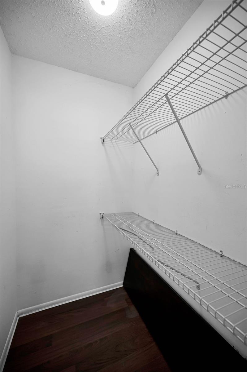 Listing photo id 20 for 859 Oxford Court