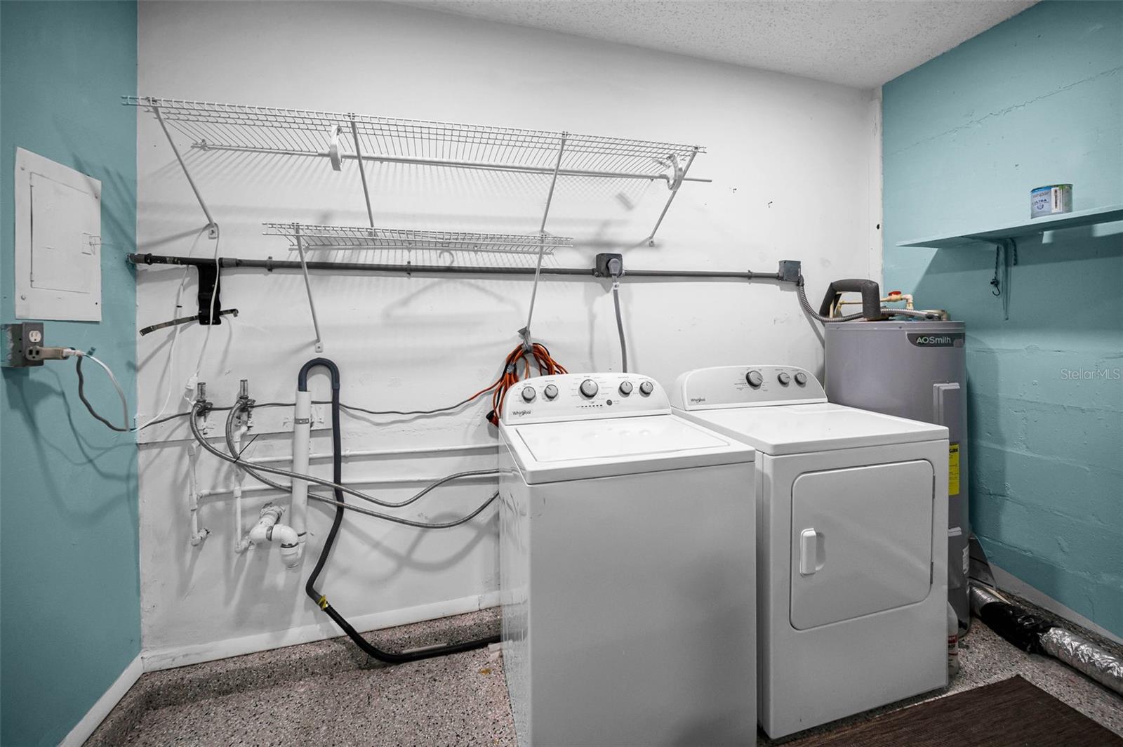 Listing photo id 23 for 859 Oxford Court