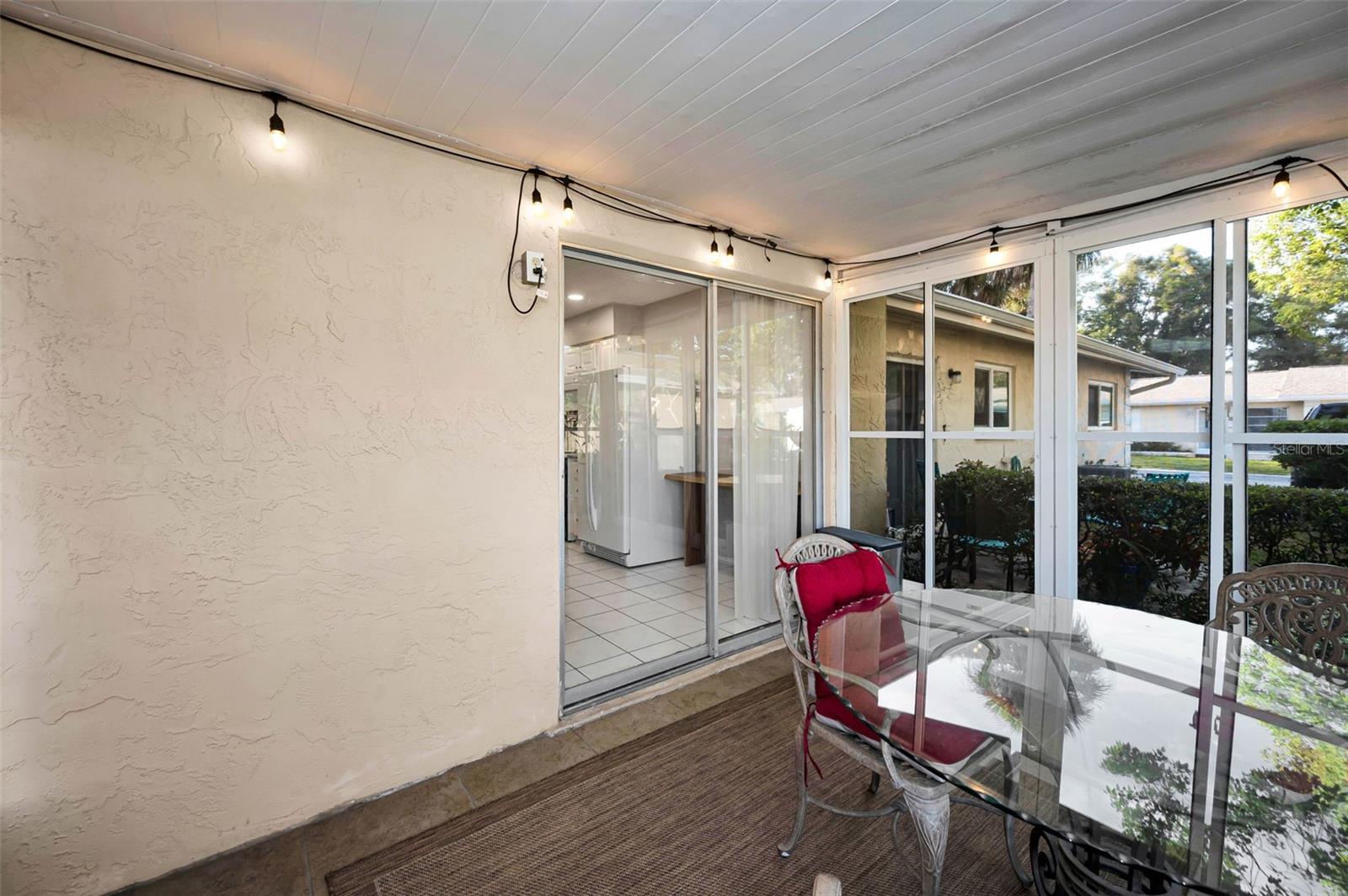 Listing photo id 26 for 859 Oxford Court