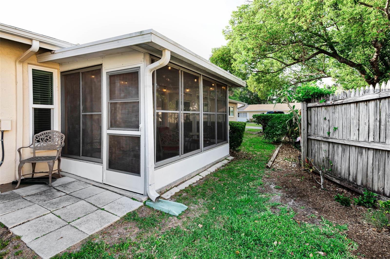 Listing photo id 28 for 859 Oxford Court