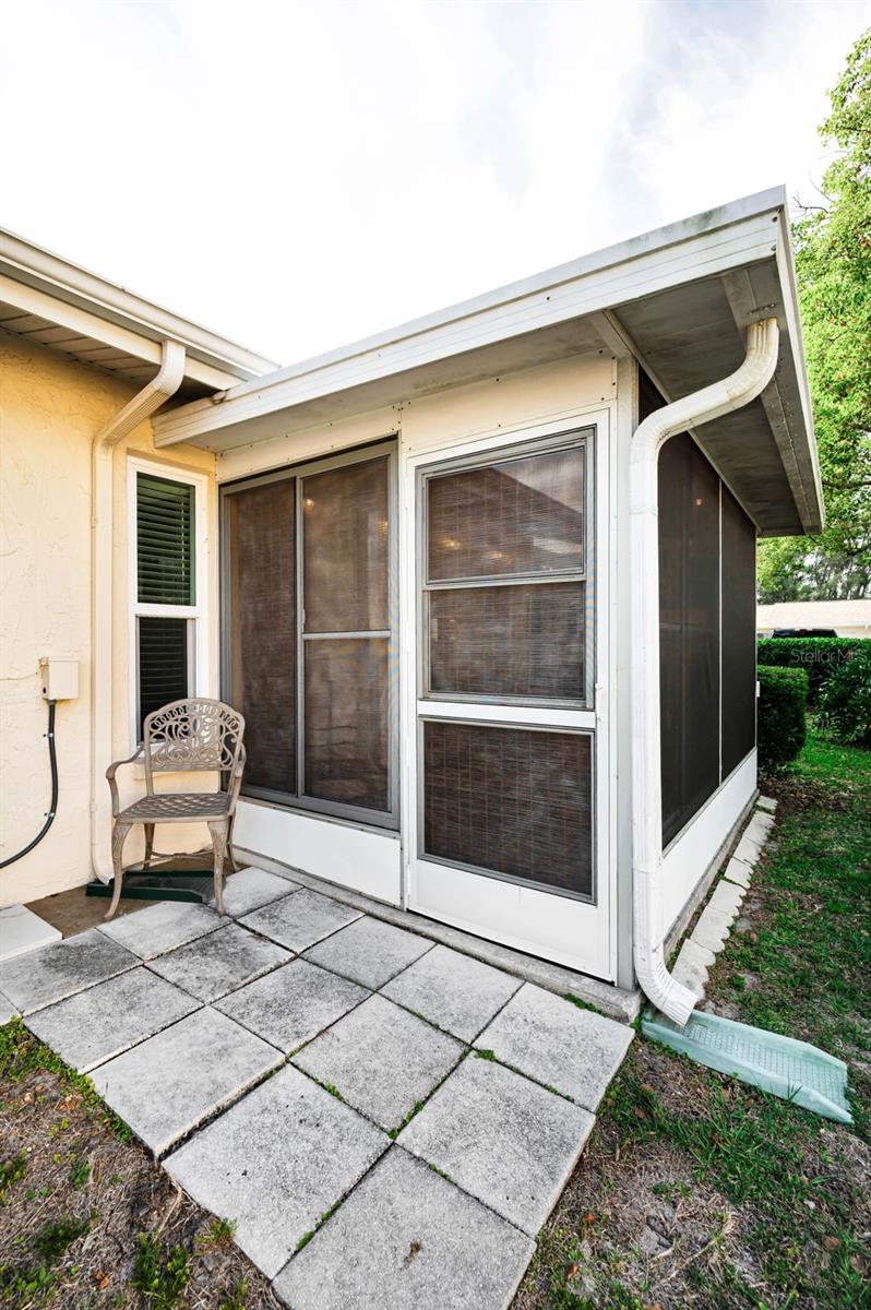 Listing photo id 29 for 859 Oxford Court