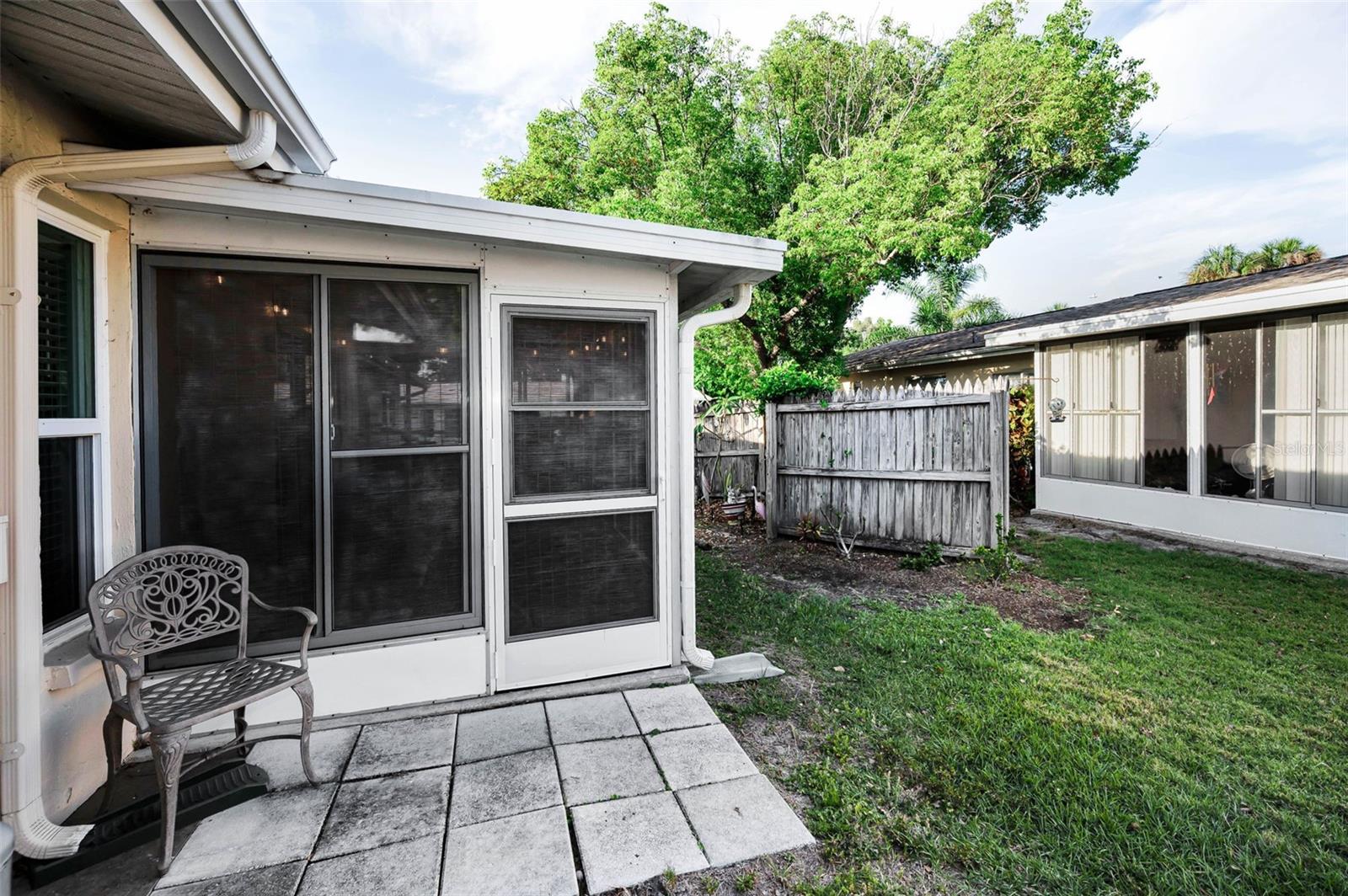 Listing photo id 30 for 859 Oxford Court