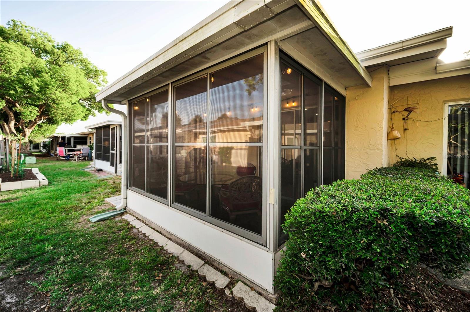 Listing photo id 31 for 859 Oxford Court