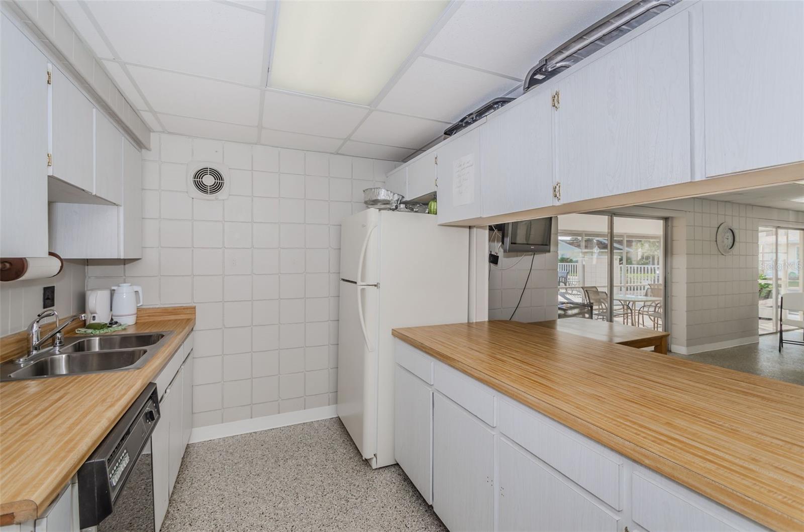 Listing photo id 39 for 859 Oxford Court