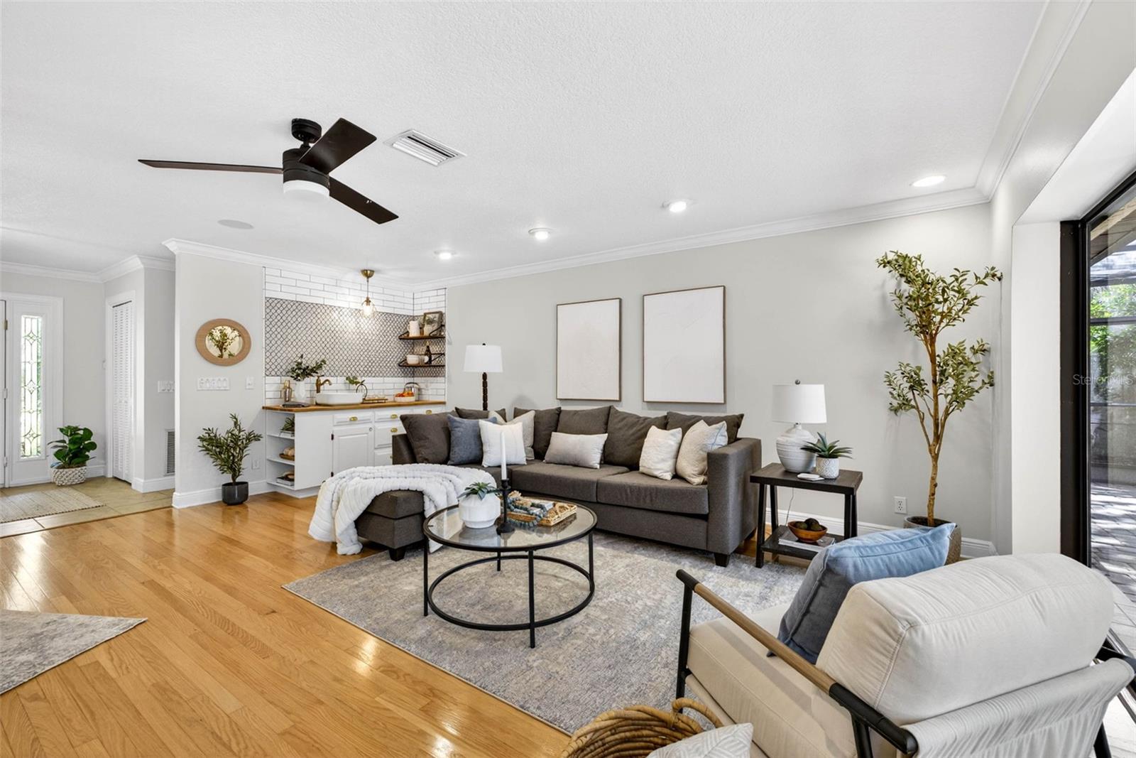 Image 10 of 91 For 817 Bannockburn Avenue