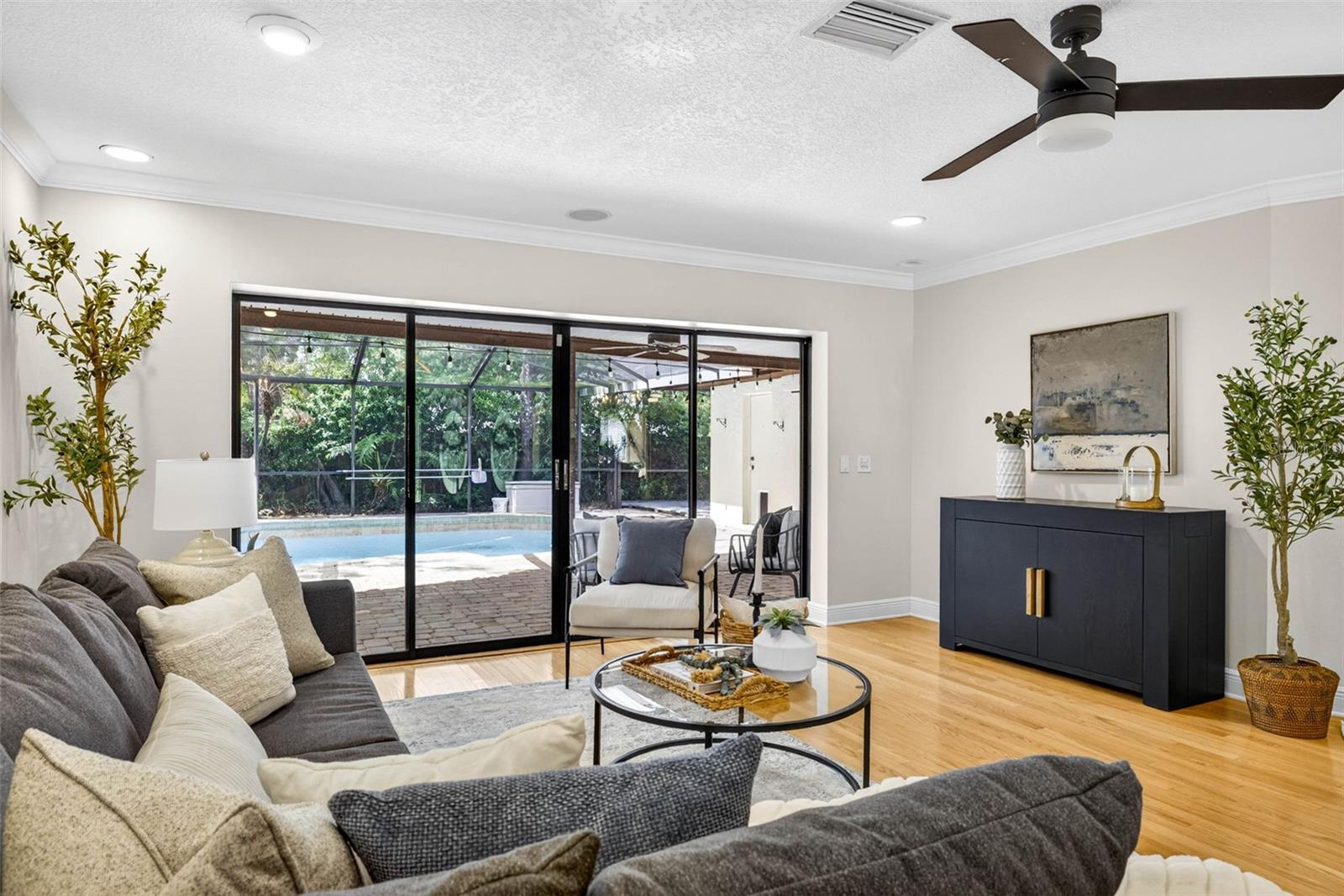 Image 11 of 91 For 817 Bannockburn Avenue