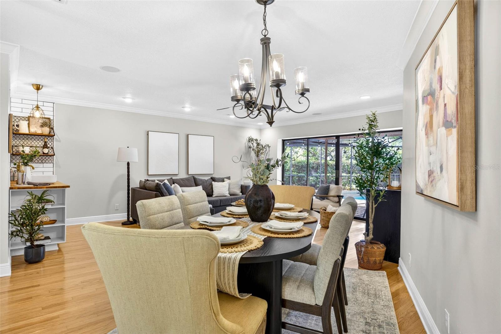 Image 16 of 91 For 817 Bannockburn Avenue