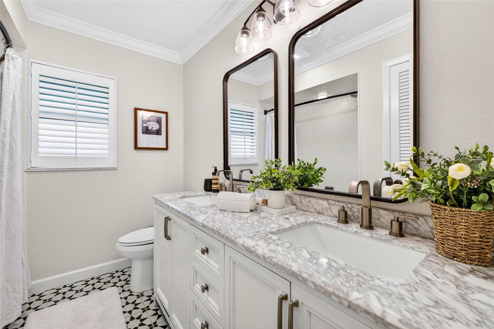 Image 17 of 91 For 817 Bannockburn Avenue