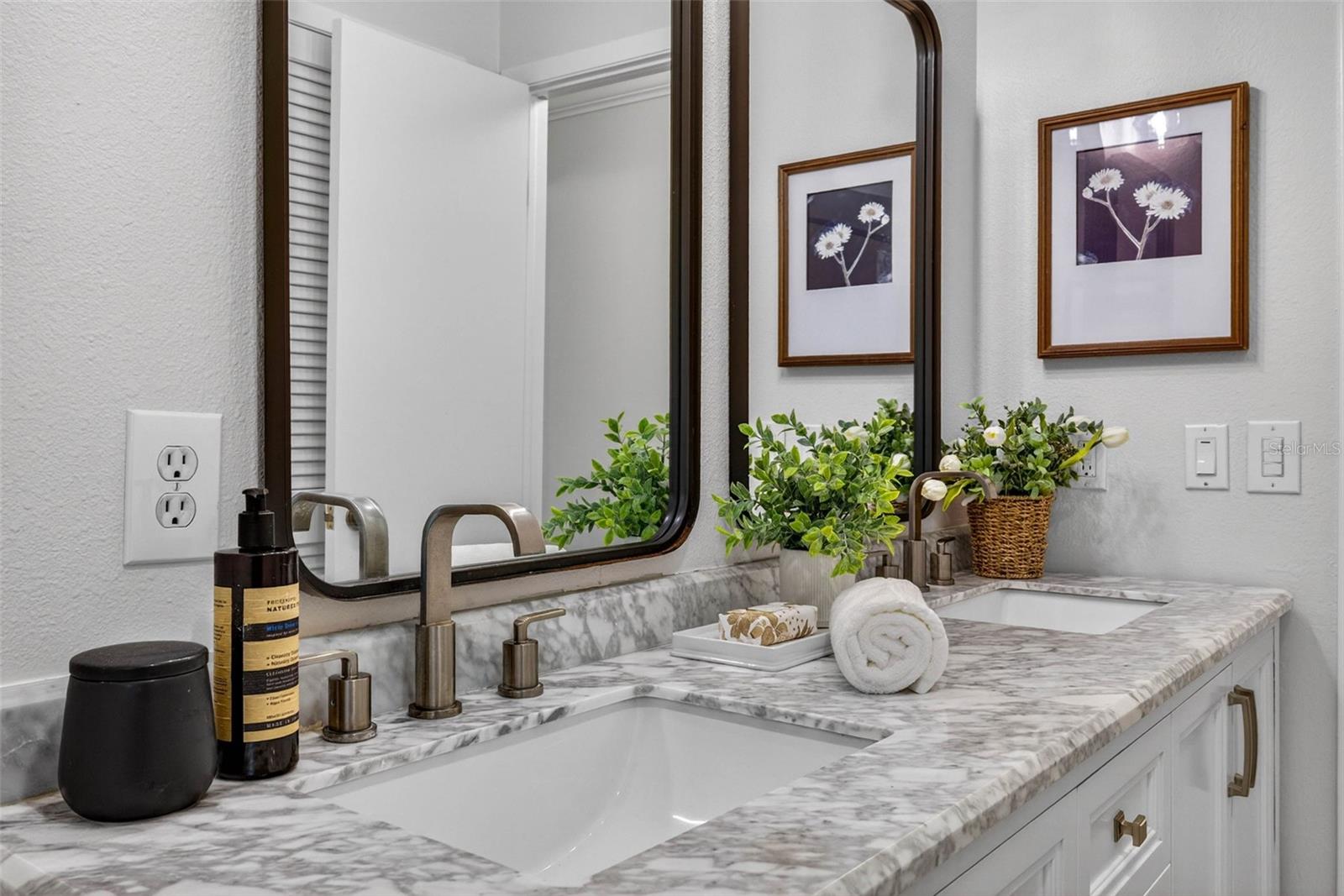 Image 18 of 91 For 817 Bannockburn Avenue