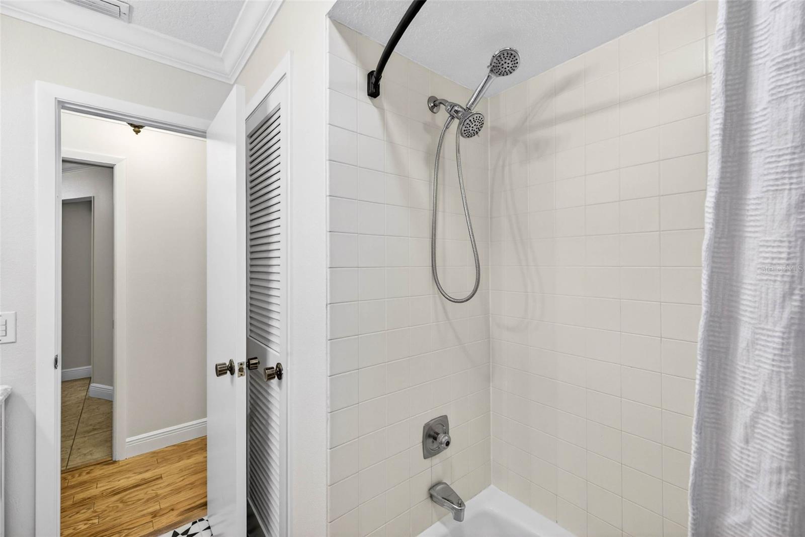 Image 19 of 91 For 817 Bannockburn Avenue