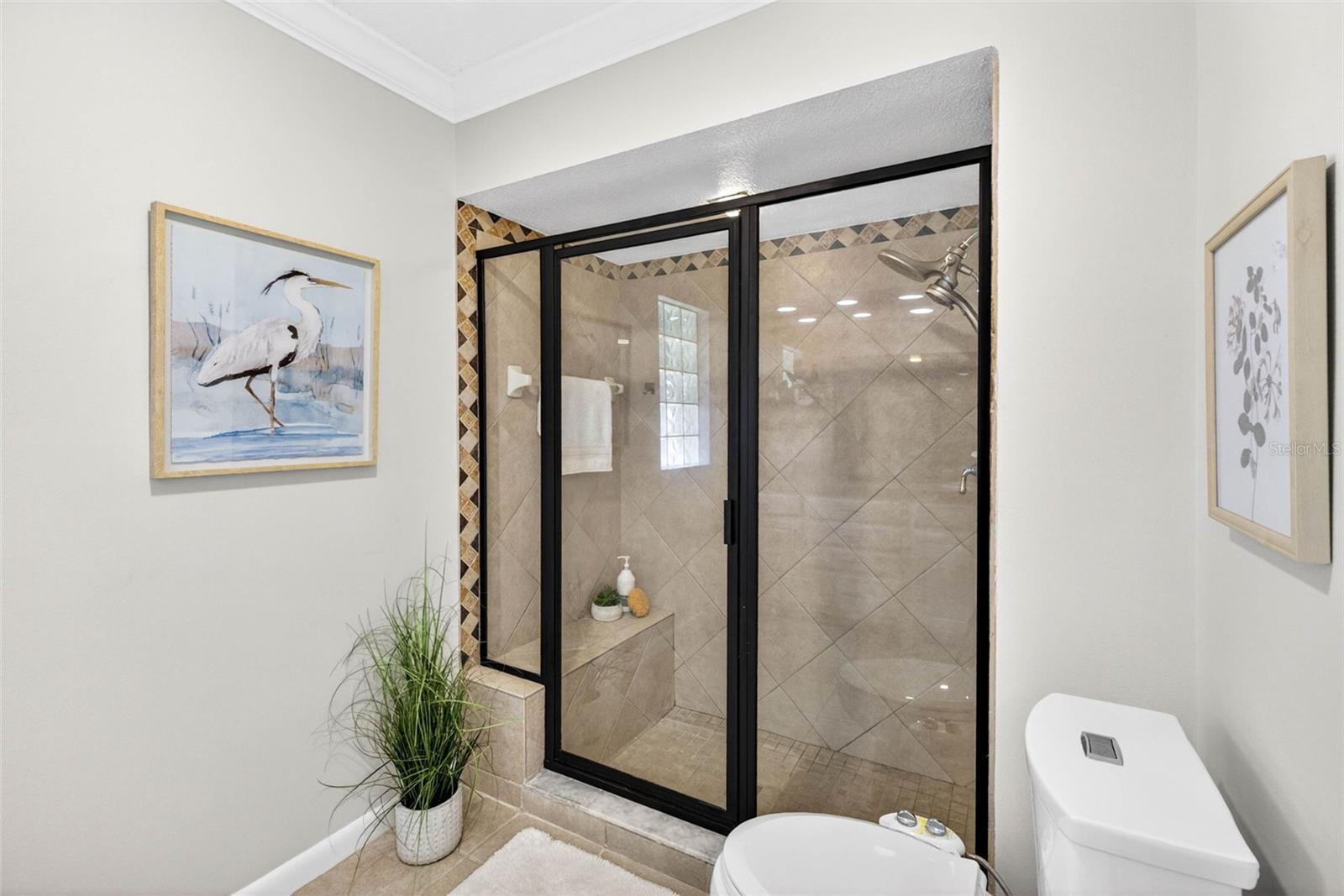 Image 23 of 91 For 817 Bannockburn Avenue