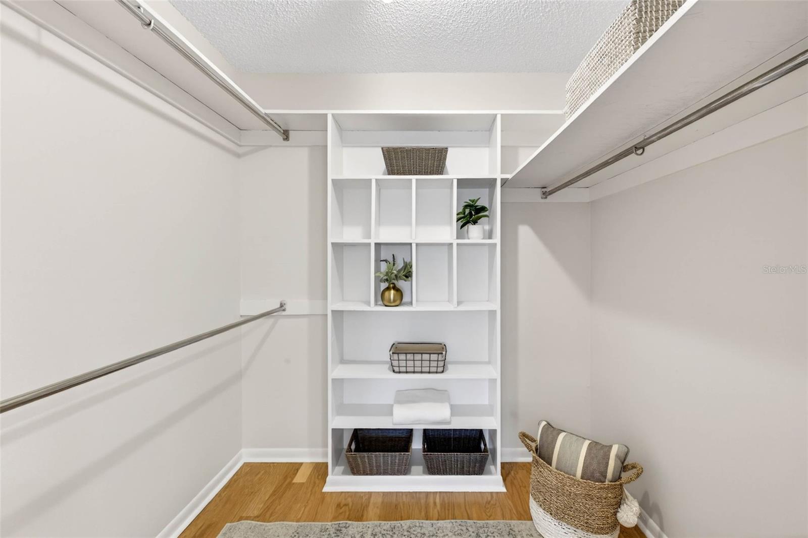 Image 24 of 91 For 817 Bannockburn Avenue