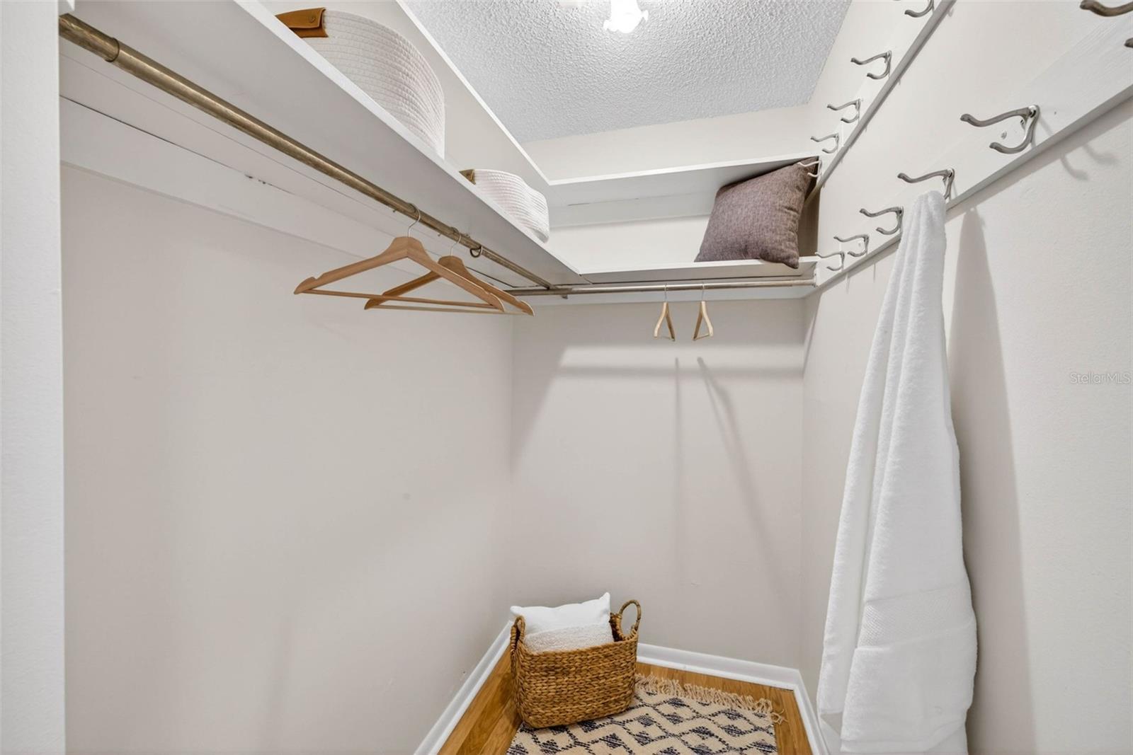 Image 25 of 91 For 817 Bannockburn Avenue