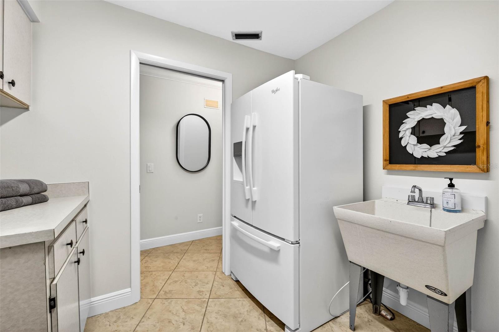 Image 28 of 91 For 817 Bannockburn Avenue