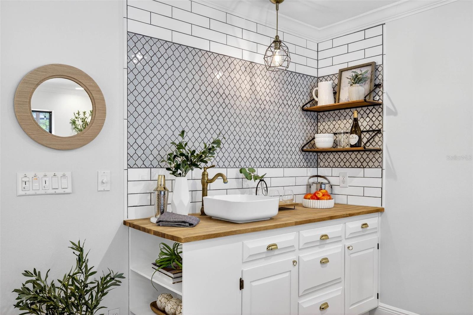 Image 29 of 91 For 817 Bannockburn Avenue