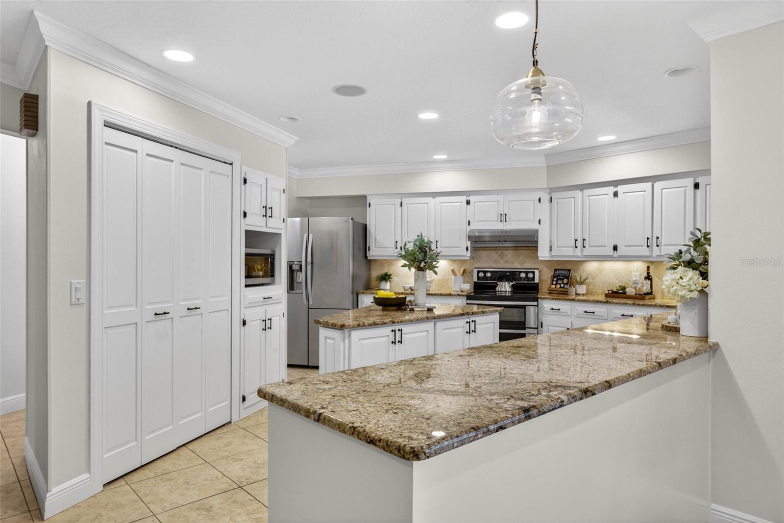 Image 34 of 91 For 817 Bannockburn Avenue