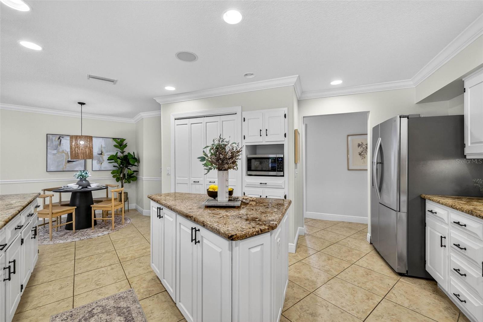 Image 36 of 91 For 817 Bannockburn Avenue