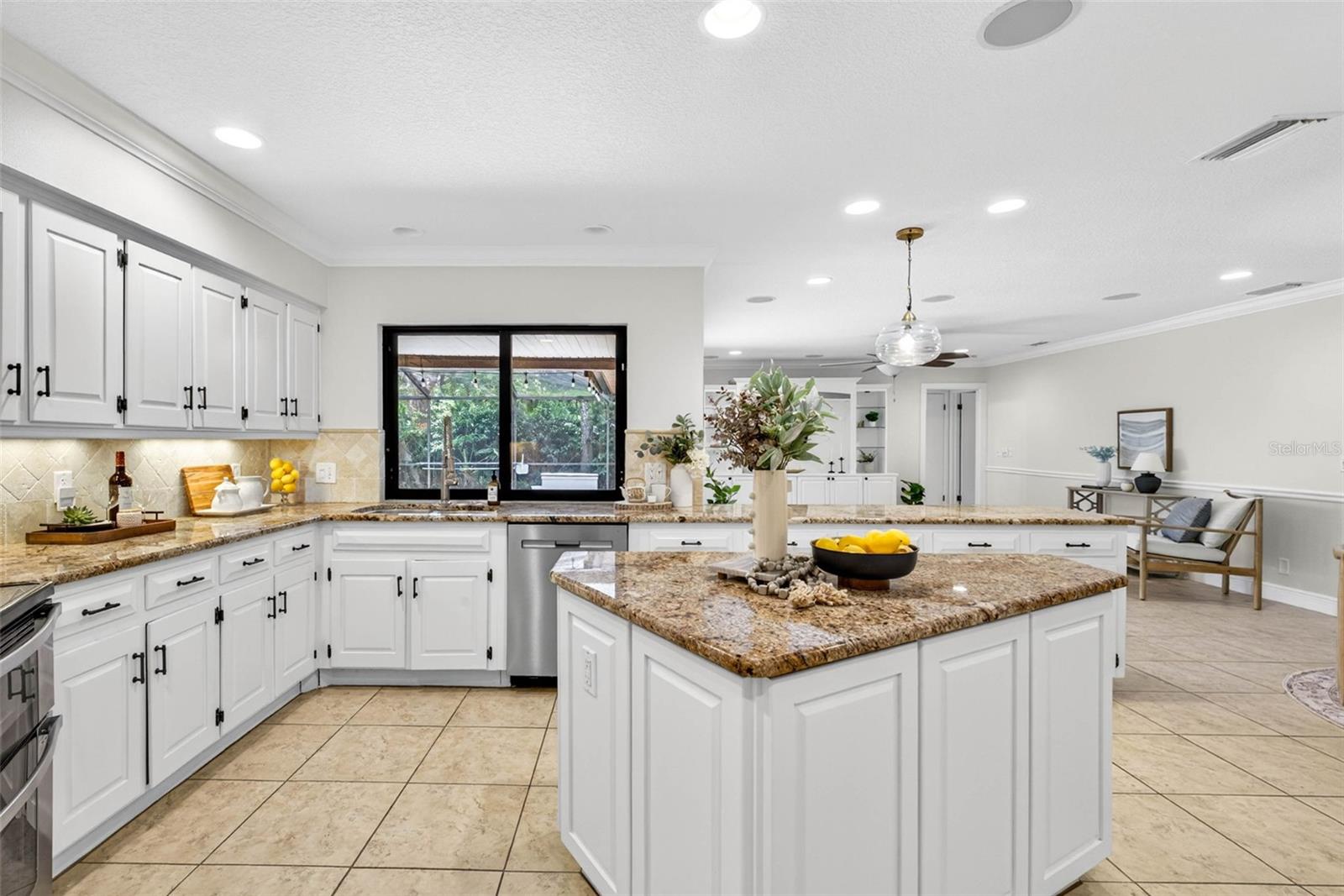 Image 38 of 91 For 817 Bannockburn Avenue