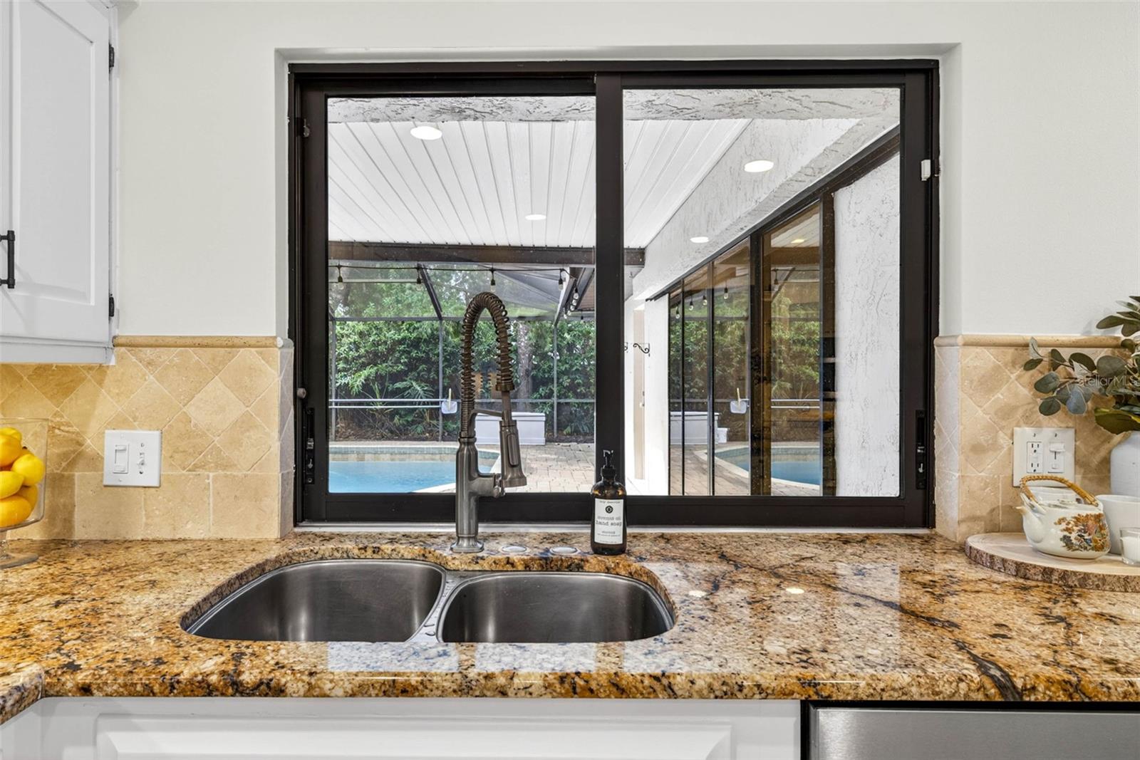 Image 43 of 91 For 817 Bannockburn Avenue