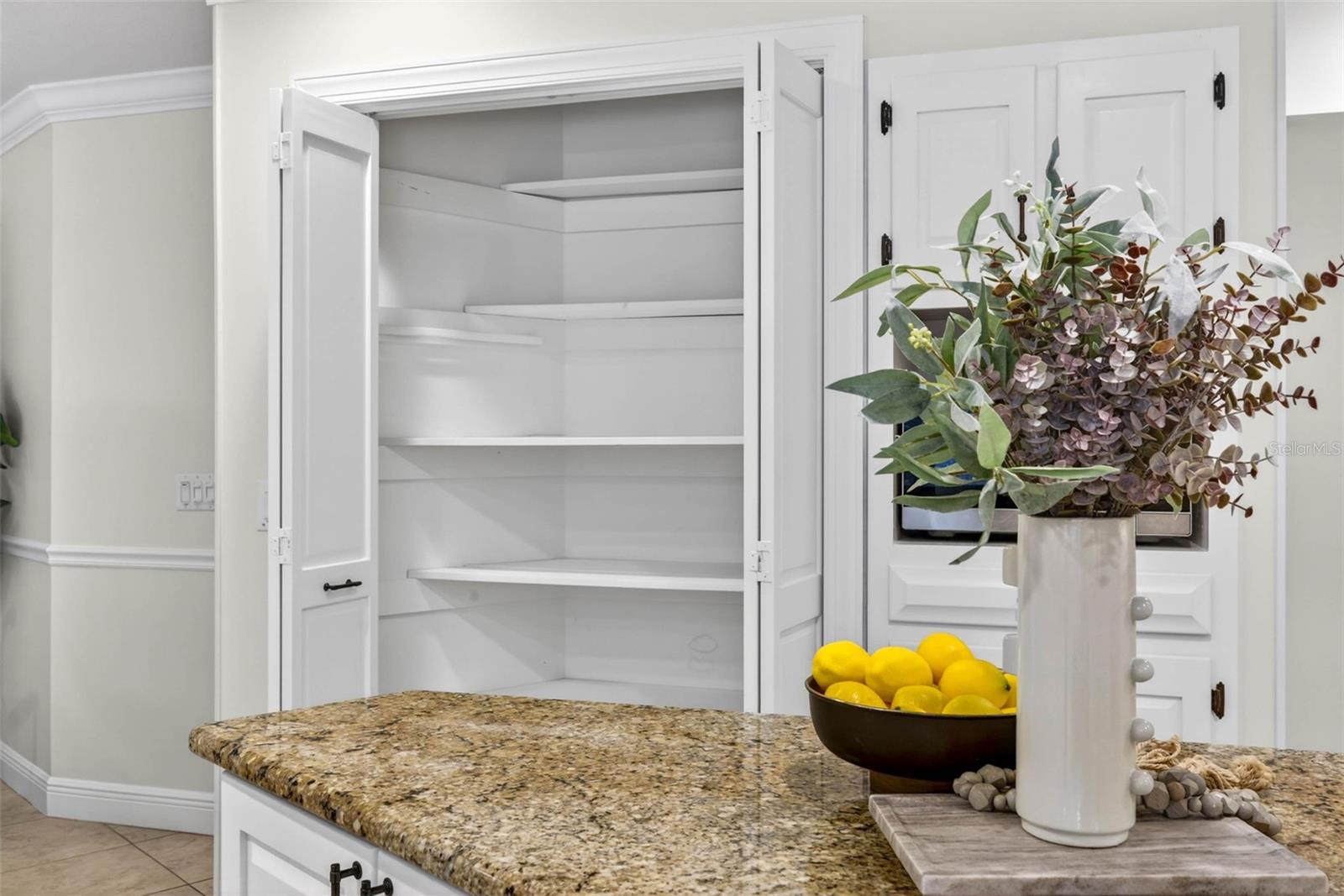 Image 44 of 91 For 817 Bannockburn Avenue