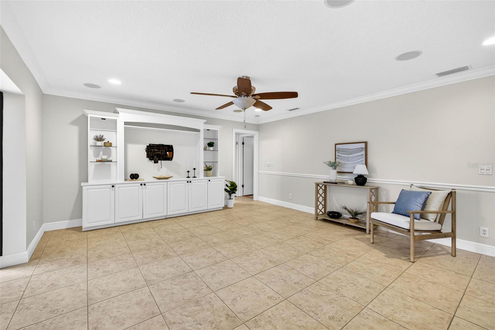 Image 47 of 91 For 817 Bannockburn Avenue