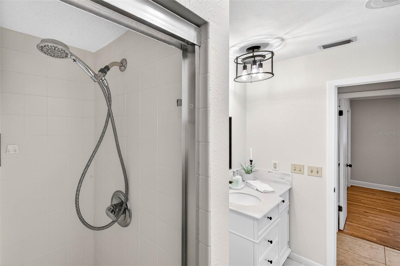 Image 53 of 91 For 817 Bannockburn Avenue