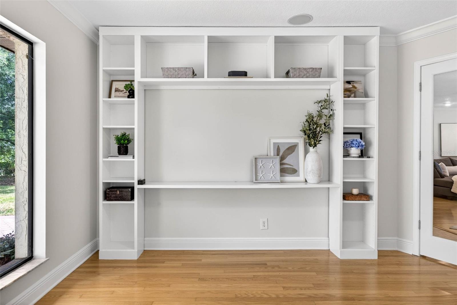 Image 60 of 91 For 817 Bannockburn Avenue