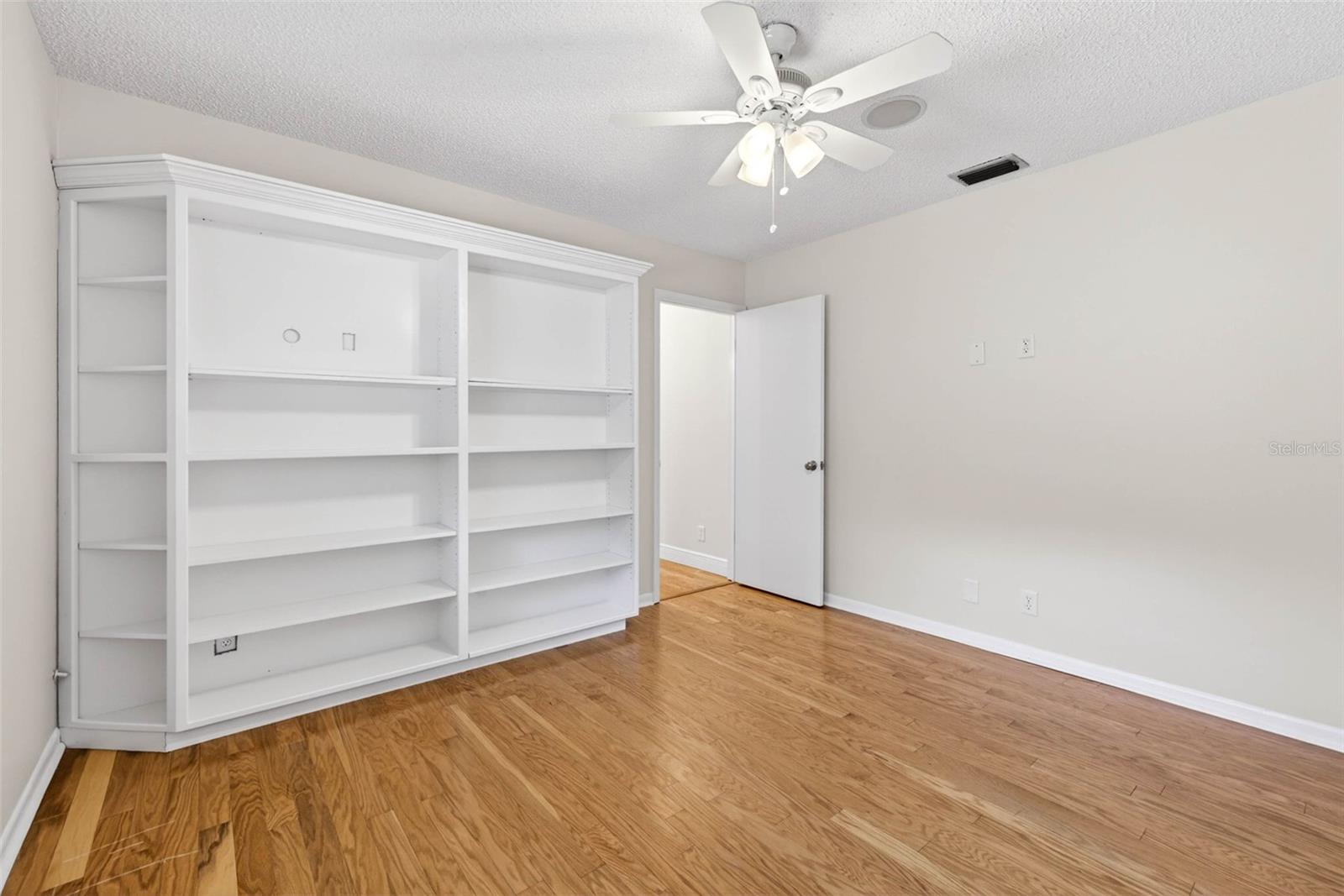 Image 63 of 91 For 817 Bannockburn Avenue