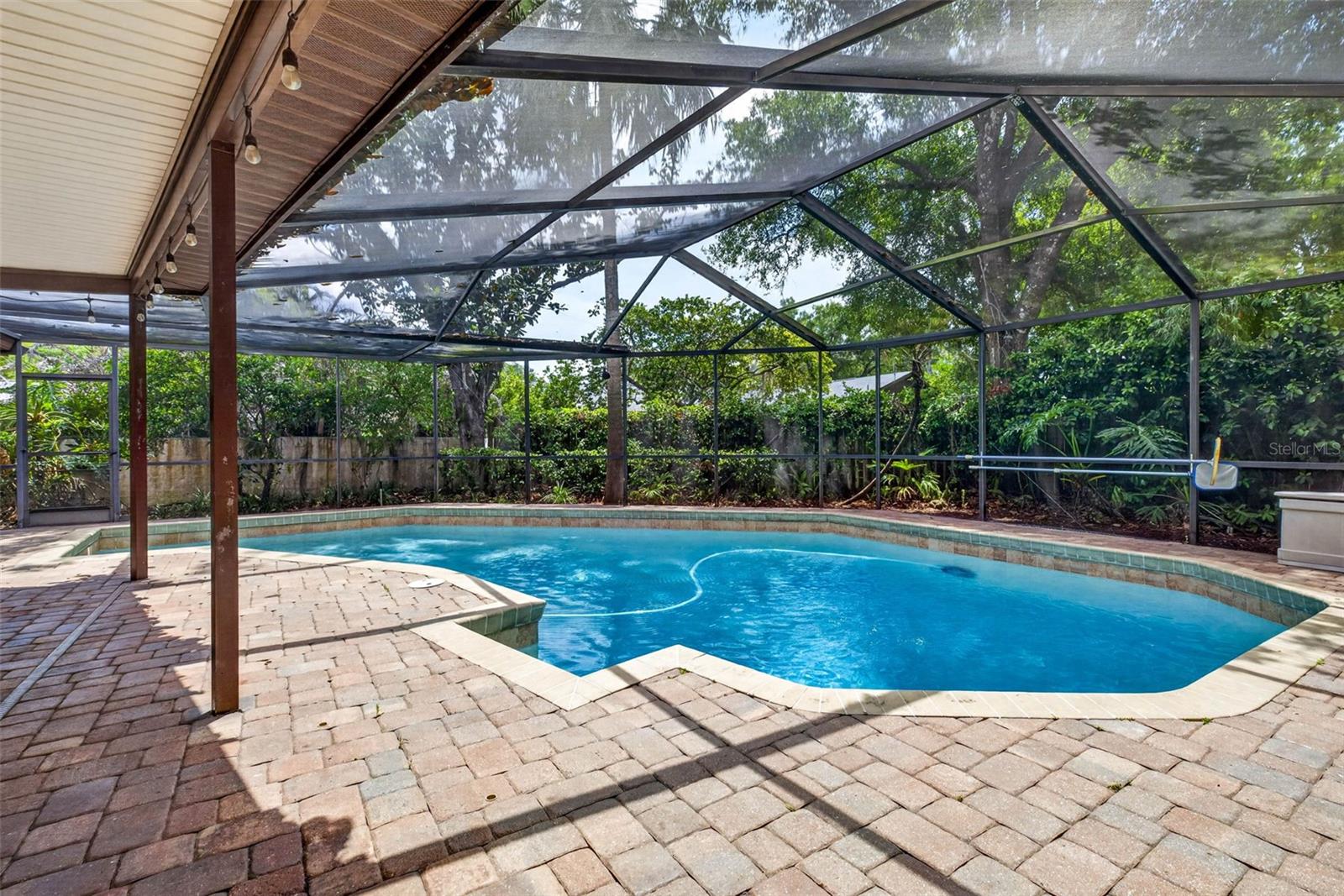 Image 74 of 91 For 817 Bannockburn Avenue