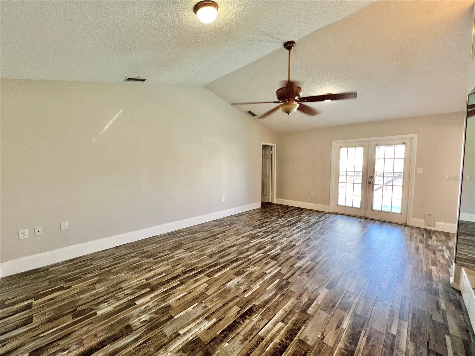 Image 4 of 19 For 1338 Calamondin Drive