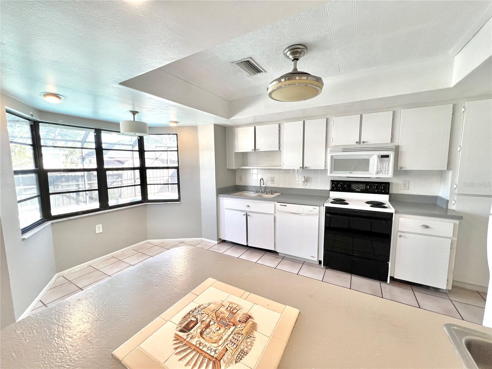 Image 7 of 19 For 1338 Calamondin Drive