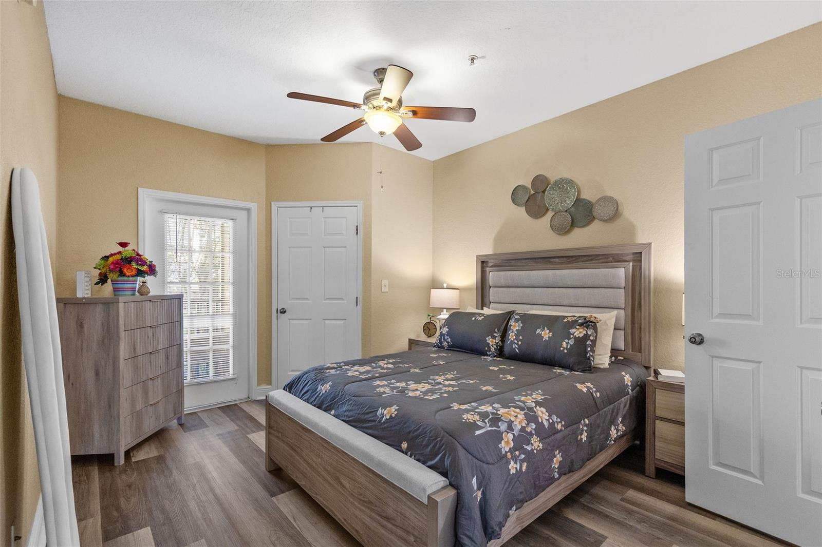 Image 31 of 55 For 4323 Bayside Village Drive 105