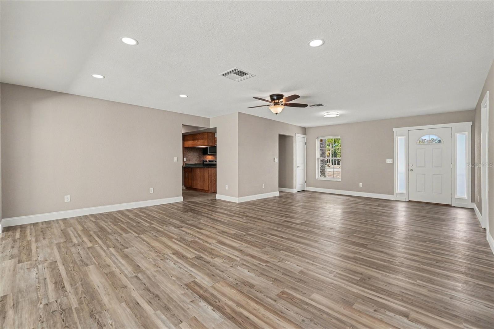 Image 4 of 26 For 1338 Pilgrim Rd