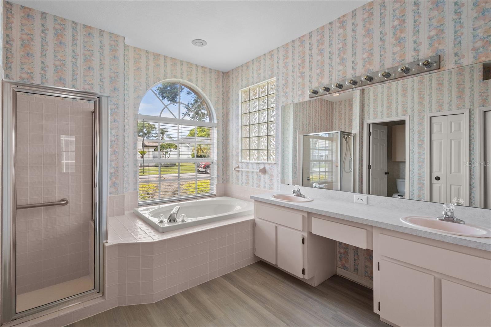 Listing photo id 8 for 18543 Bittern Avenue