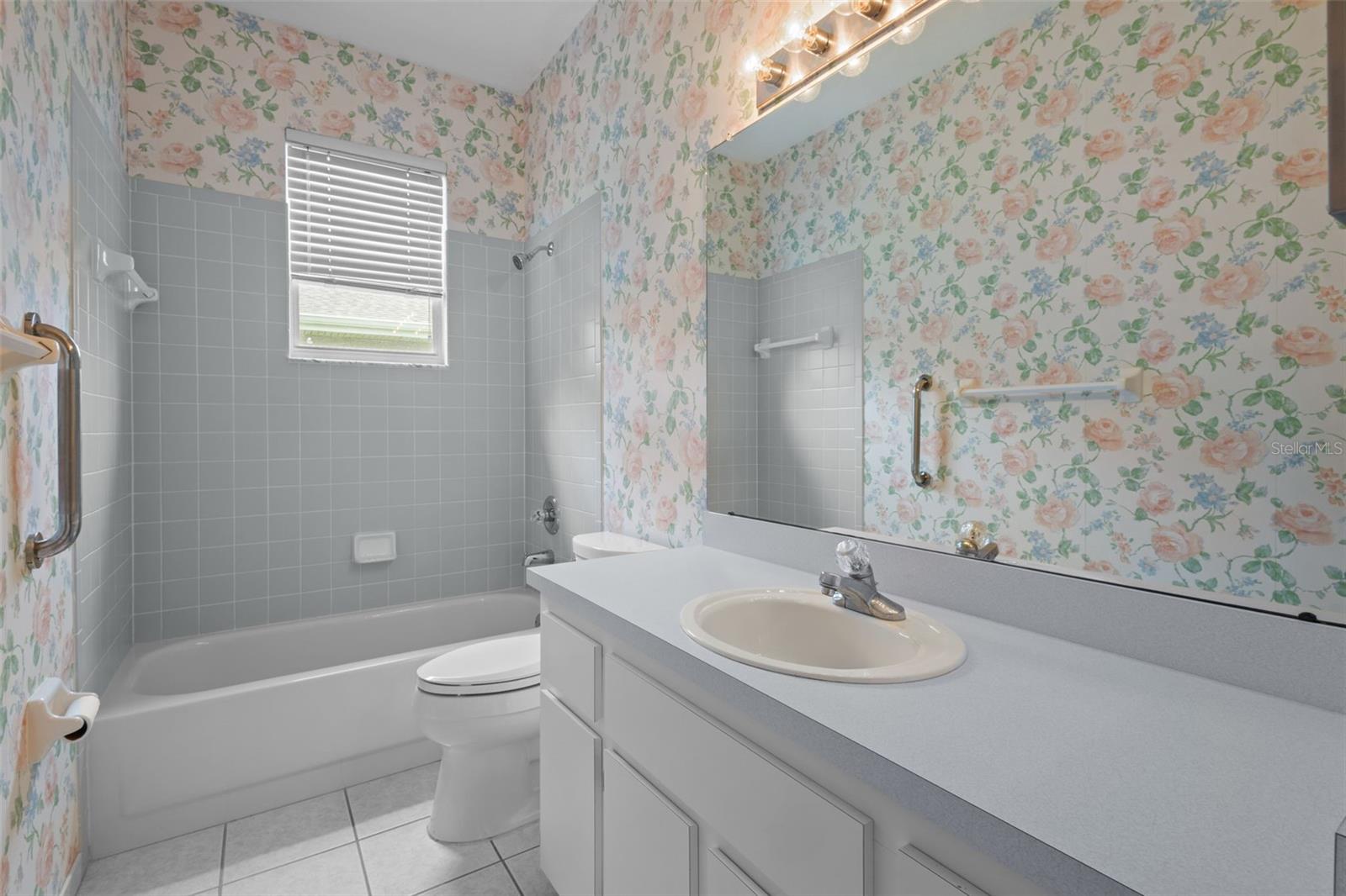 Listing photo id 13 for 18543 Bittern Avenue