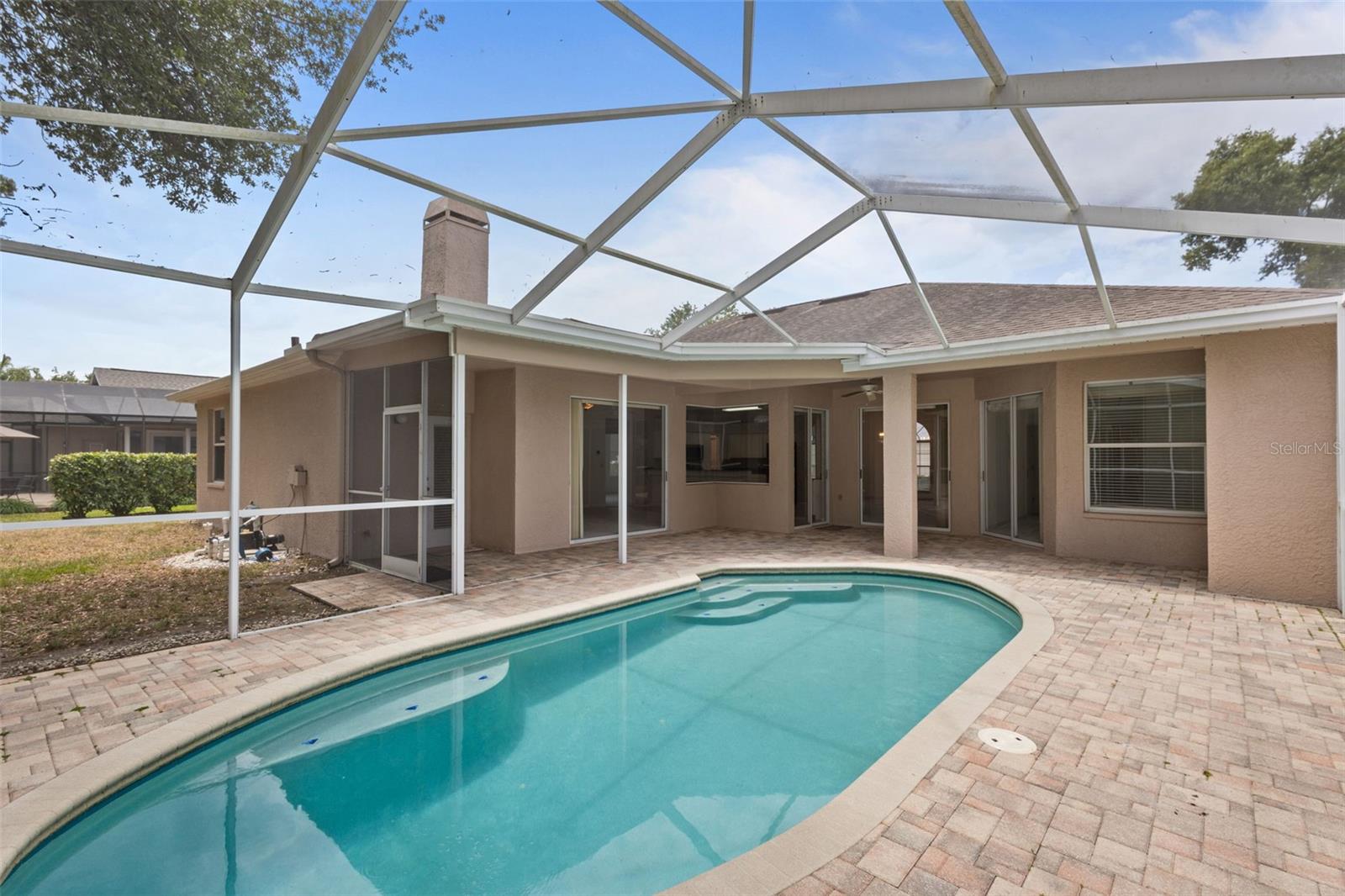 Listing photo id 17 for 18543 Bittern Avenue