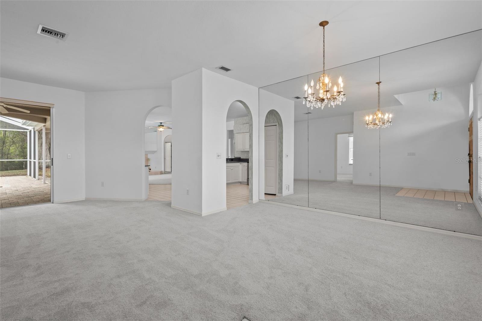 Listing photo id 27 for 18543 Bittern Avenue