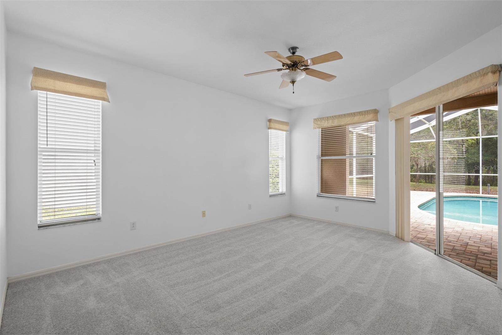 Listing photo id 33 for 18543 Bittern Avenue