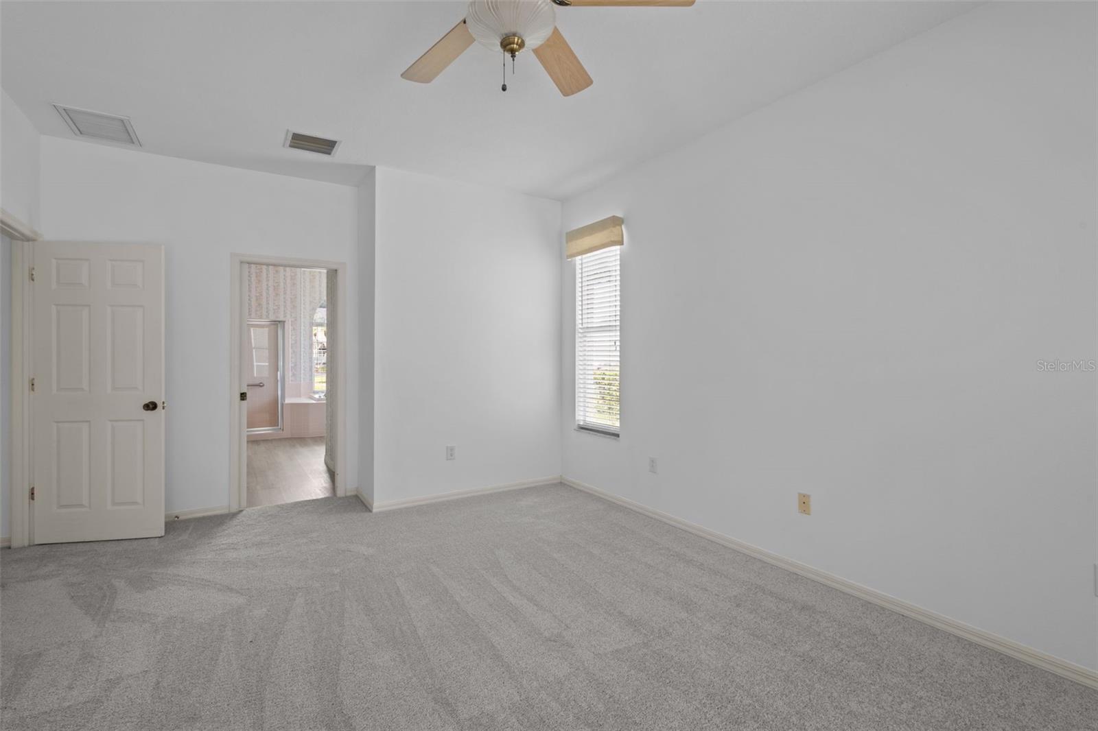 Listing photo id 34 for 18543 Bittern Avenue