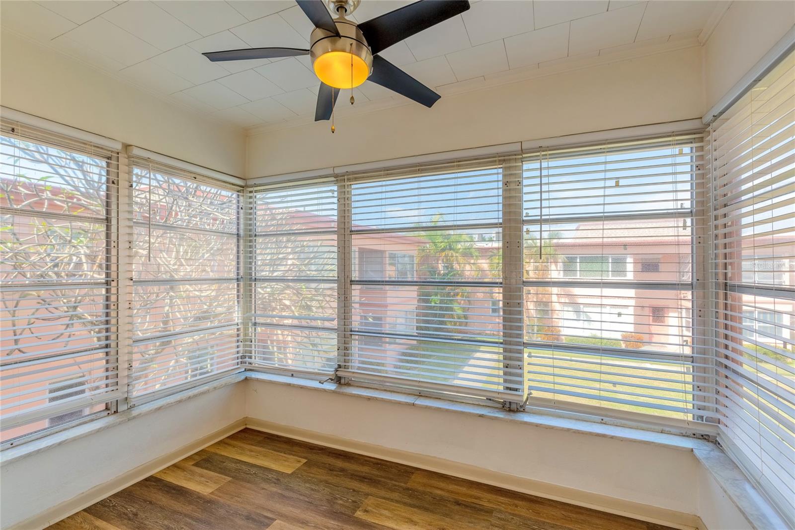 Listing photo id 10 for 7011 Place De La Paix  2a