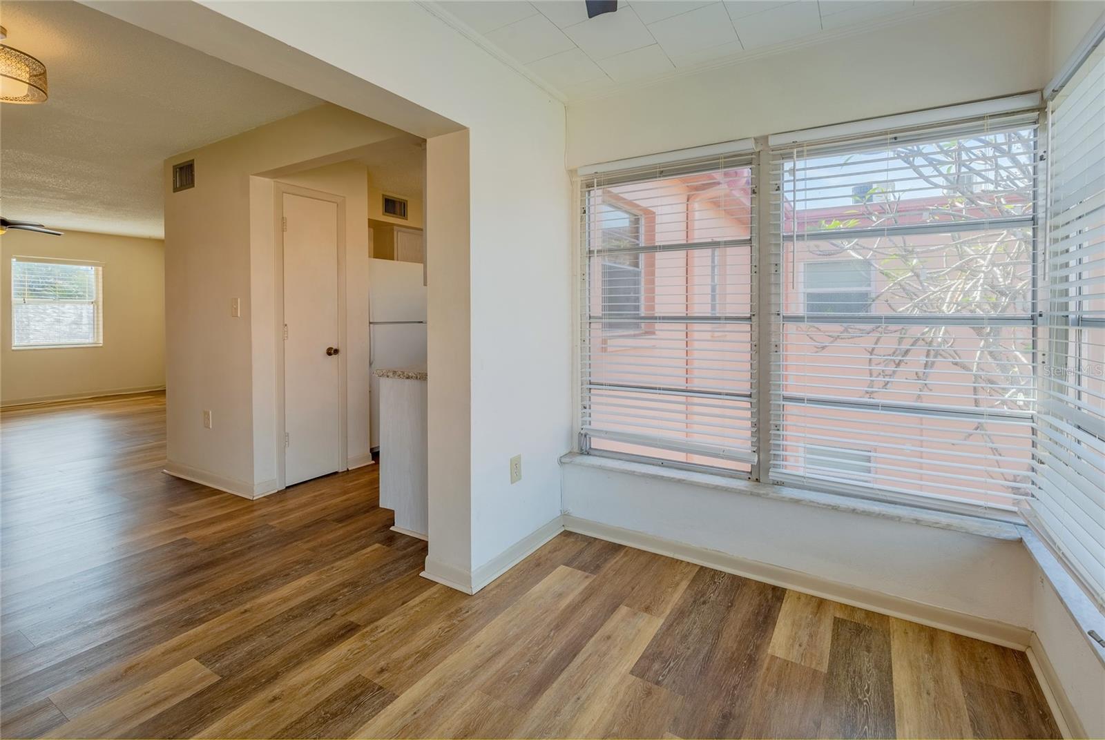 Listing photo id 11 for 7011 Place De La Paix  2a